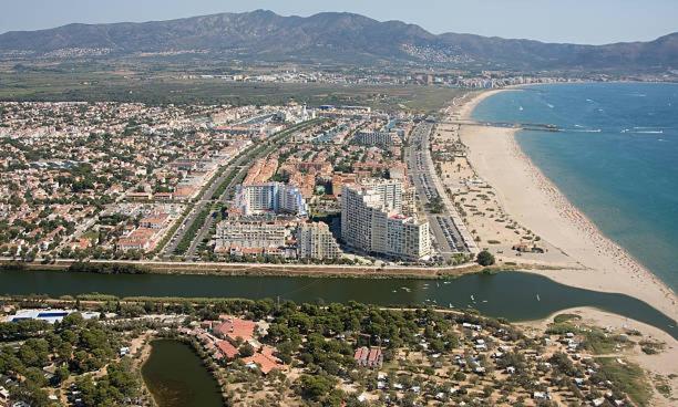 Charmante Maison Coeur De Ville 650M Plage Empuriabrava Dış mekan fotoğraf